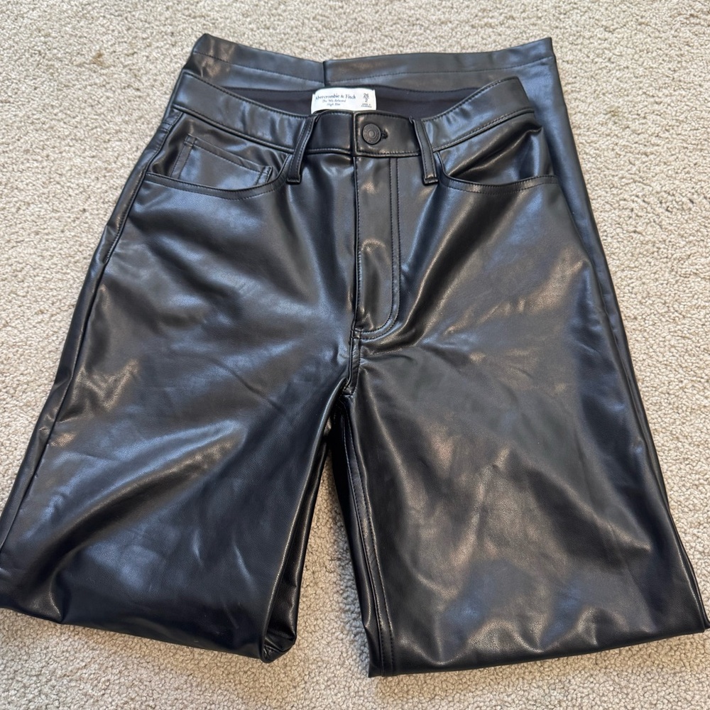 Abercrombie 90s Relaxed High Rise pant